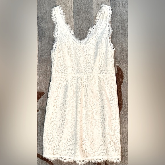 Joie Sleeveless Rori V-neck Mini Dress in White Lace w Scallop Eyelash Hem CL3 - Picture 3 of 8